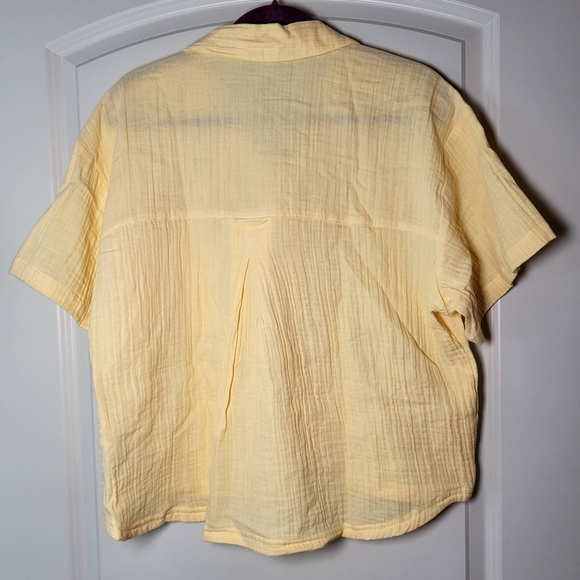 COLUMBIA Holly Hideaway Breezy Short Sleeve Top - Size L - Light Yellow (NWT) - Picture 9 of 14